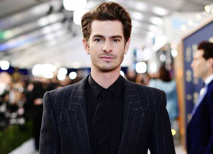 SANTA MONICA, CALIFORNIA - FEBRUARY 27: Andrew Garfield attends the 28th Screen Actors Guild Awards at Barker Hangar on February 27, 2022 in Santa Monica, California. 1184596 (Photo by Dimitrios Kambouris/Getty Images for WarnerMedia)
