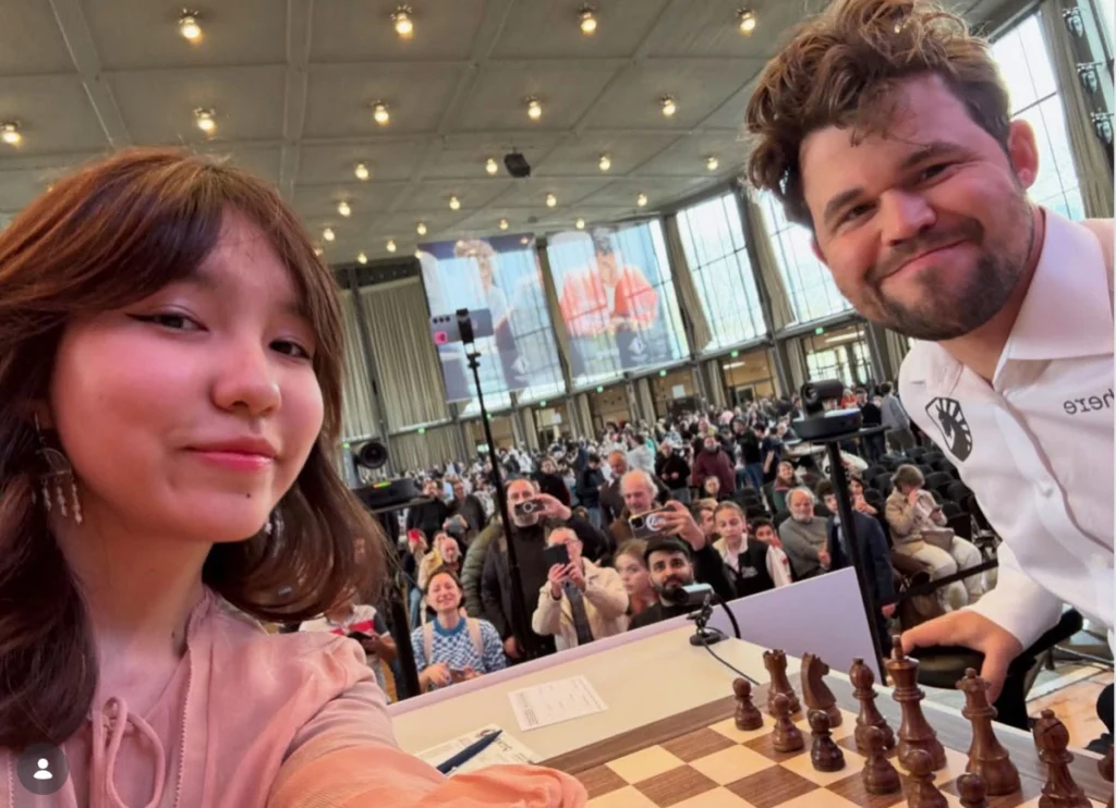 Alua Nurman took photo with world #1 Magnus Carlsen (Image: Instagram)